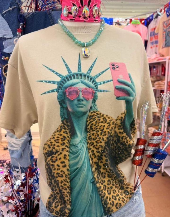 Lady Liberty Selfie Tee