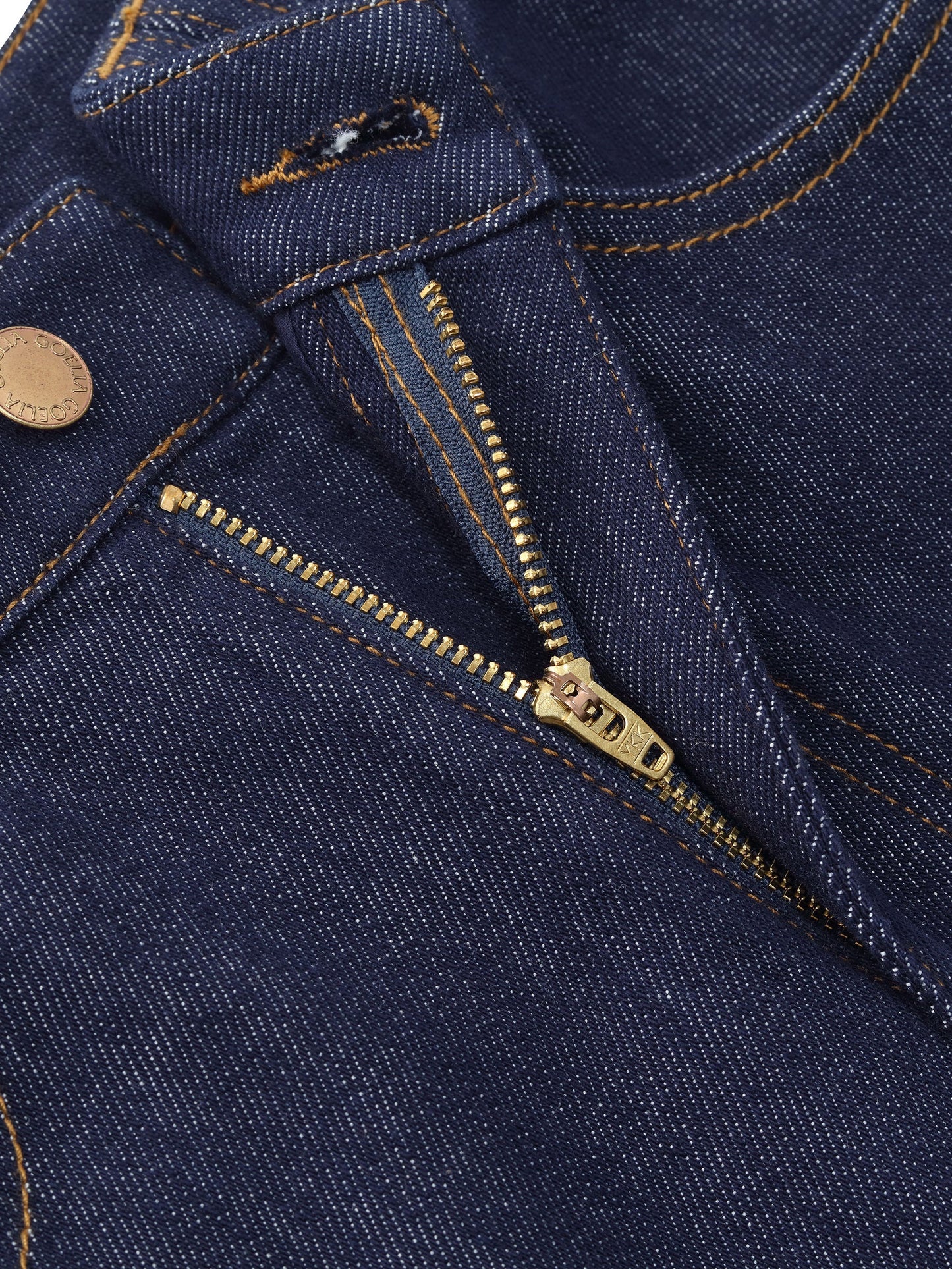 Denim Curved-Leg Women Jeans With Leather Belt