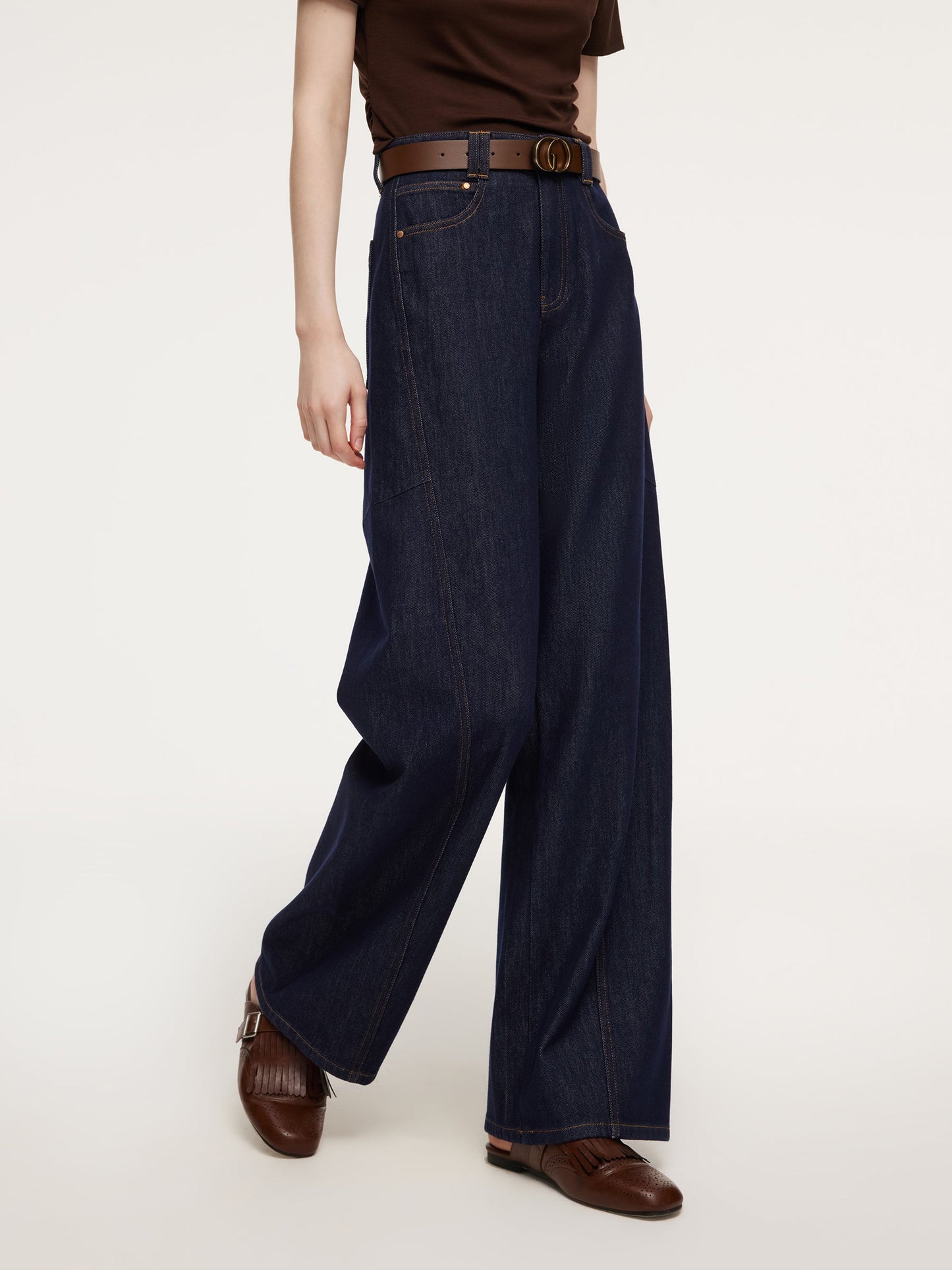 Denim Curved-Leg Women Jeans With Leather Belt