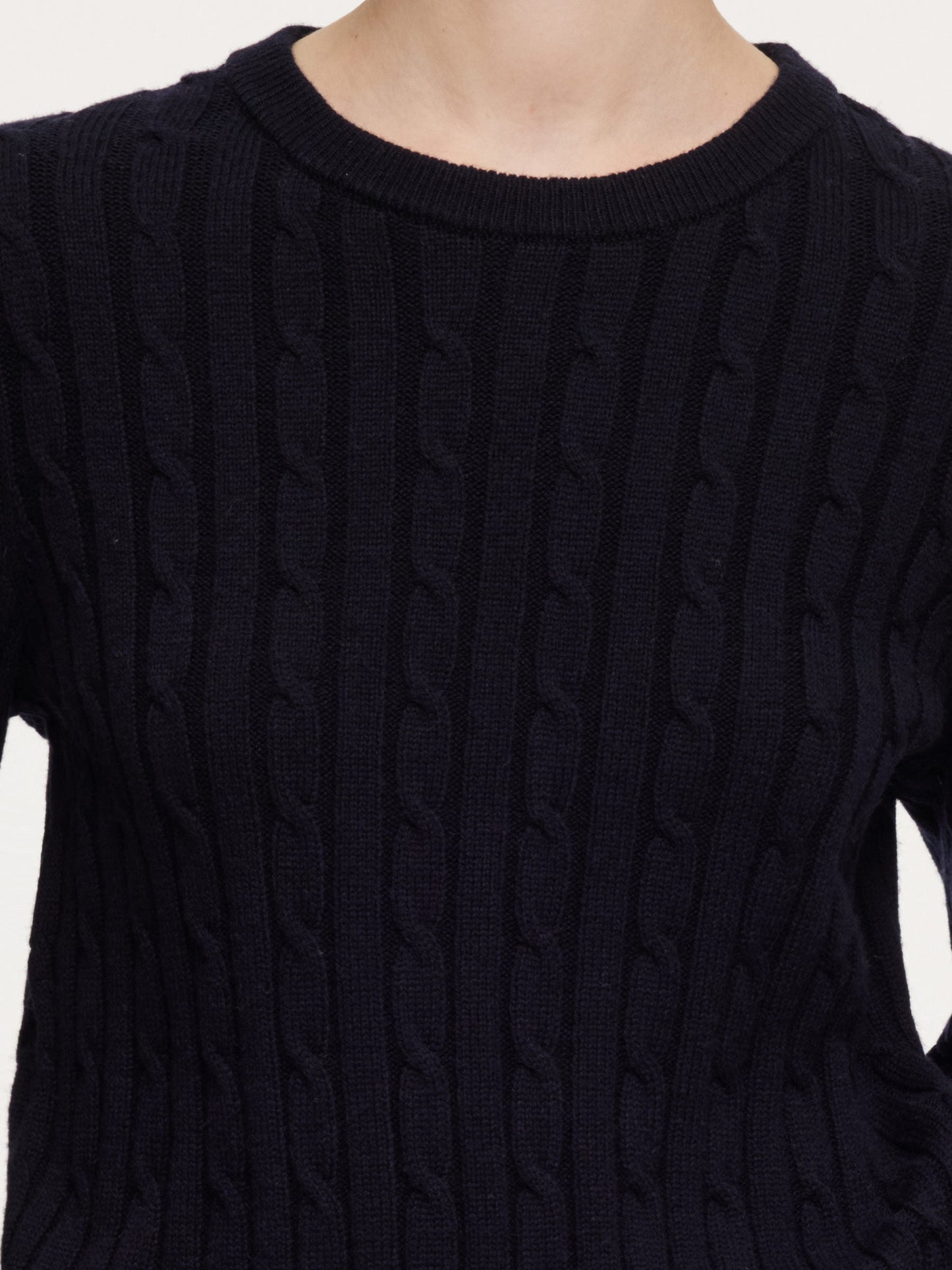 Wool Blend Cable Knit Women Sweater With Detachable Collar And Cuffs
