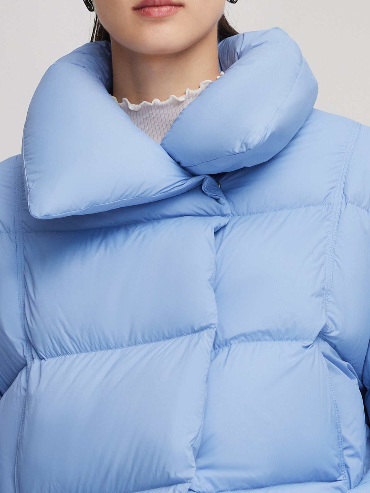 Windproof Lightweight Wide Lapel Goose Down Jacket