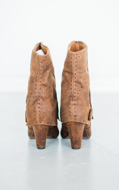 Cowgirl Star Booties in Tan