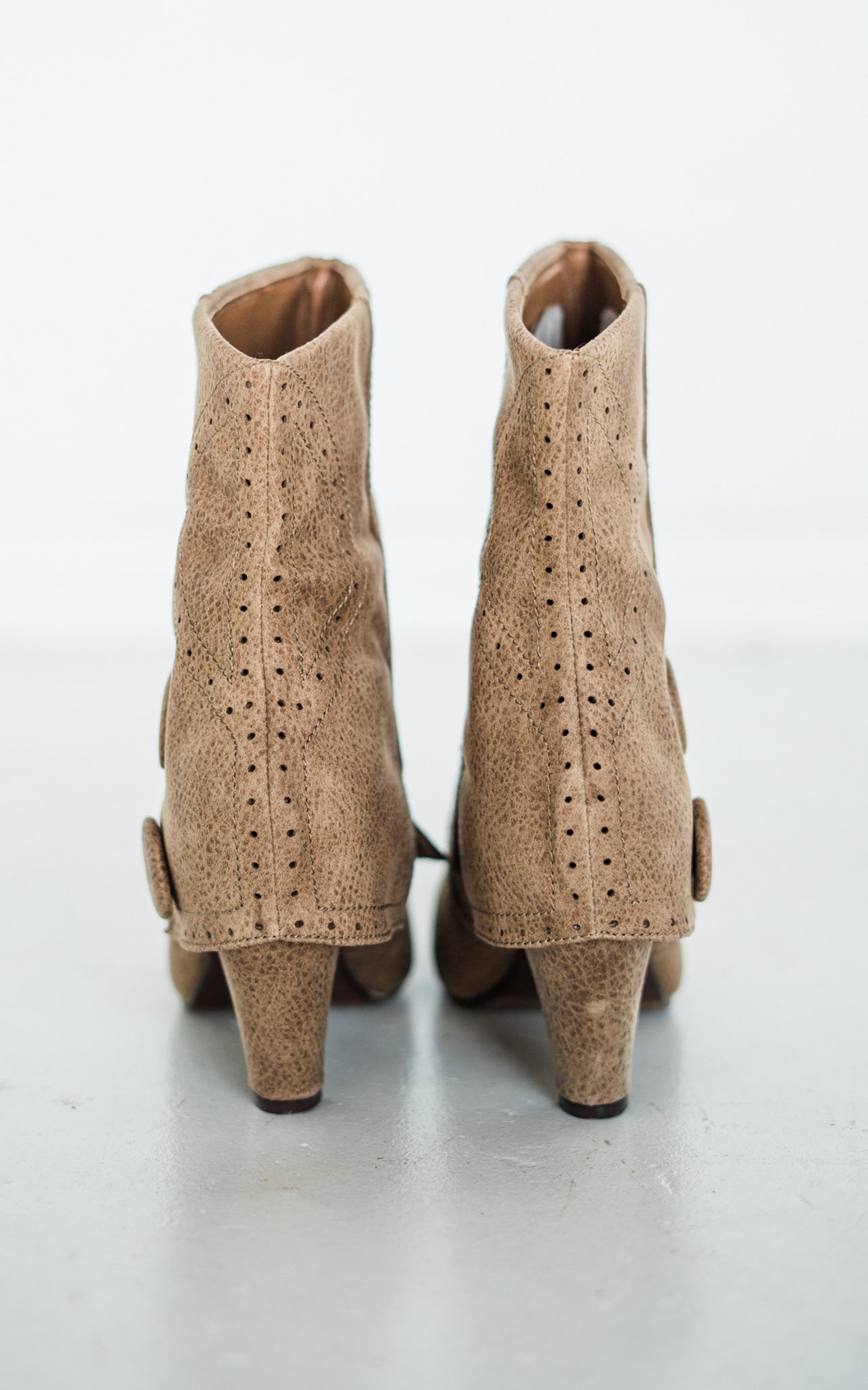 Cowgirl Star Booties in Taupe