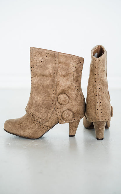 Cowgirl Star Booties in Taupe
