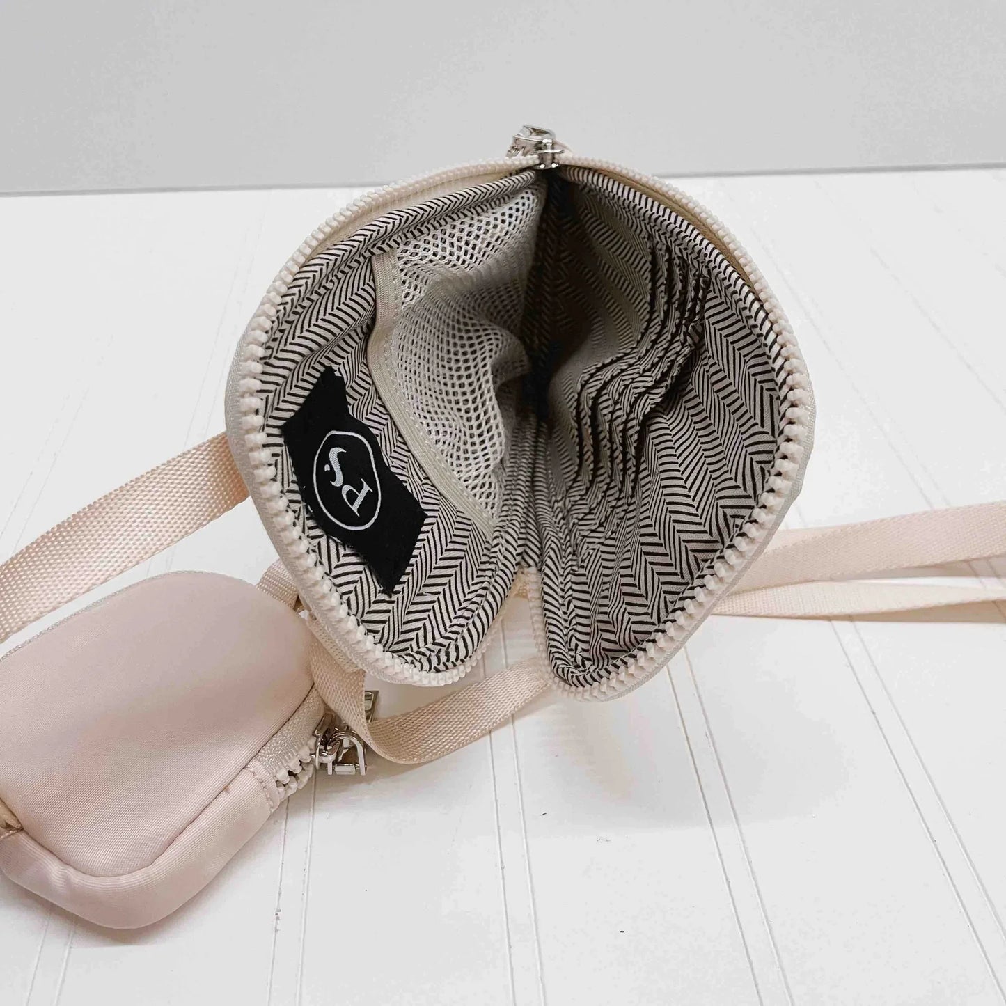 Nessa Nylon Crossbody Phone Bag - Black