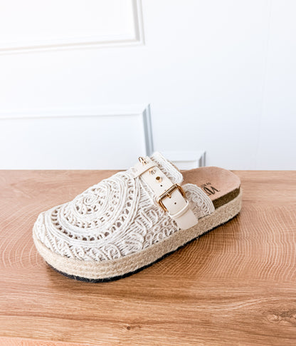 Treads Clogs in White